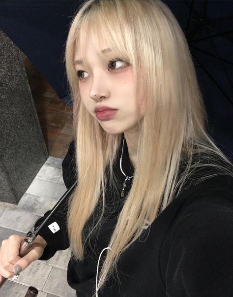 Blonde Asian, Blonde Bangs, Blonde With Pink, Pretty Hair Color, Haircuts Straight Hair, Hair Inspo Color, Aesthetic Hair, Just Girl Things, Hair Highlights