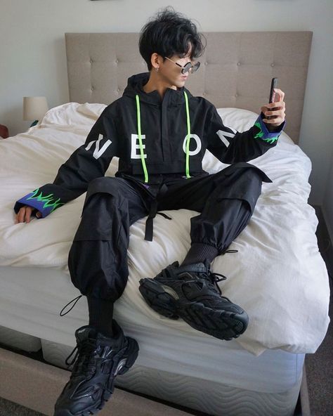 Gamer Boy Aesthetic Outfit, Cyberpunk Outfit Men, Gamer Boy Aesthetic, Gamer Boys Aesthetic, Fashion Cyberpunk, Boys Aesthetic Outfits, Gamer Boy, Alt Outfits, Boy Aesthetic