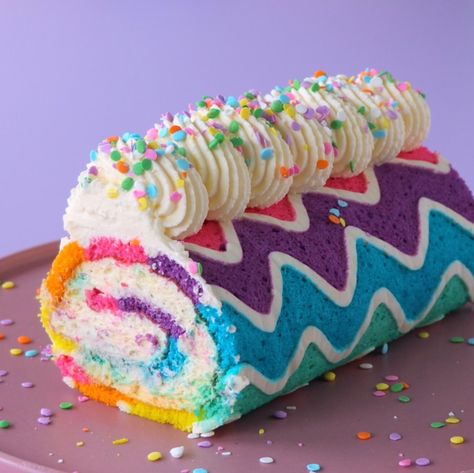 Spiral Sugar Cookies, Jelly Roll Cake, Swiss Roll Cakes, Easter Party Food, Swiss Roll Cake, Make A Rainbow, Cake Roll Recipes, Rainbow Food, Swiss Roll