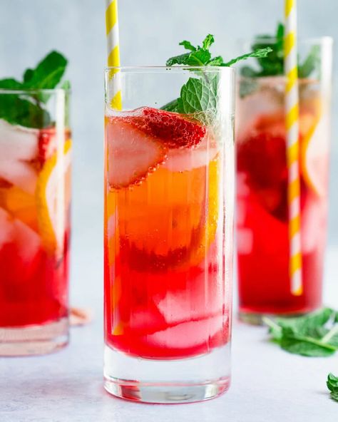 Here's the very best vodka spritzer, refreshing and perfect for parties! It's beautiful, full of fruity flavor and easy to whip up. #vodka #spritzer #vodkaspritzer #cocktail #mixeddrink #party #entertaining #drink #vodkadrink Fruity Vodka Drinks, Spritzer Cocktails, Vodka Cranberry, Best Vodka, White Wine Spritzer, Vodka Recipes Drinks, Unsweetened Cranberry Juice, Cranberry Drinks, Summer Vodka Cocktails