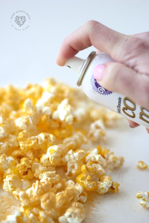 Use gold color mist to make gold popcorn! #Popcorn Silver Food, Homemade Mozzarella Sticks, Buffalo Chicken Nachos, Gold Popcorn, Honey Chipotle Chicken, Crescent Roll Pizza, Rainbow Treats, Popcorn Mix, Snack For Kids