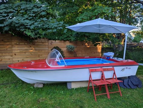 Dartmouth woman transforms 1970s speedboat into 'beautiful' backyard pool | CBC News Old Boat Ideas, Boat Bar, Bait Shop, Boat Pool, Runabout Boat, Kids Backyard Playground, Wooden Canoe, Farm Products, Build A Frame