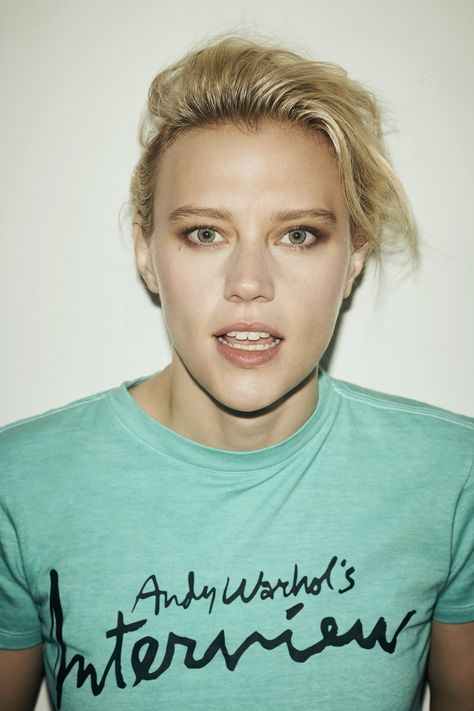 Kate McKinnon Answers Odd Questions From Her Famous Friends Bill Hader, Catherine O'hara, Interview Magazine, Kate Mckinnon, Seth Meyers, Lil Kim, Christina Ricci, Anthony Vaccarello, Penelope Cruz