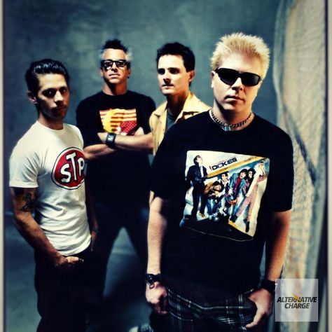 114 Likes, 0 Comments - 90s Alternative Rock (@alt_charge) on Instagram: “The Offspring 🎤🎸☠️💀🇺🇸 follow @alt_charge #theoffspring #90s #alternativerock #alternativerockmusic…” Dexter Holland, Arte Heavy Metal, The Offspring, I'm With The Band, Alternative Music, Band Posters, Alternative Rock, Pop Punk, Music Love