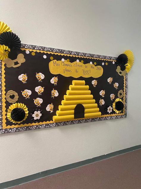 Diy Class Bulletin Board, Welcome To Our Bee Hive Bulletin Board, Bee School Bulletin Boards, Bee Theme Class Decorations, Sunflower And Bees Classroom Decor, Bee Decor For Classroom, Bee Hive Wall Decor, Honeybee Bulletin Board, Bee Board Ideas