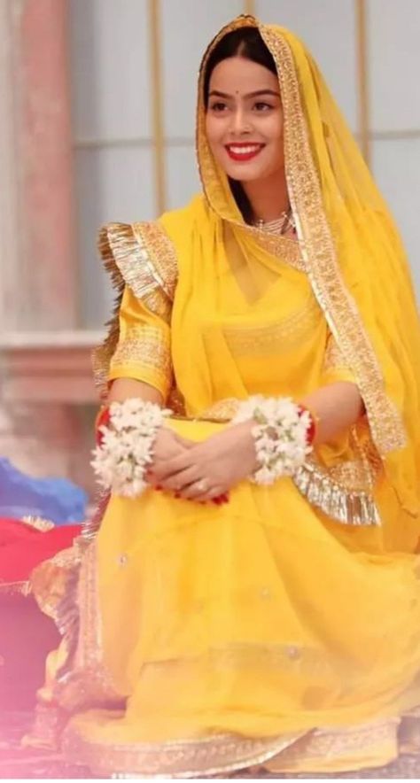 Haldi Looks, Haldi Outfit For Bride, Rajasthani Culture, Haldi Decoration, Ceremony Outfit, Rajasthani Bride, Haldi Ceremony Outfit, Desi Attire, Haldi Dress