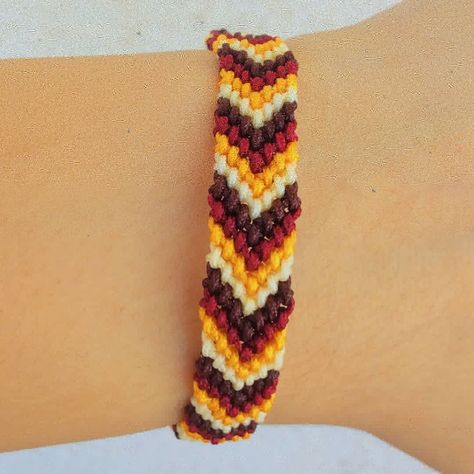 Fall Chevron Bracelet, Red Chevron Bracelet, Fall Themed Friendship Bracelets, Fall Friendship Bracelets, Chevron Bracelets, Bracelet Chevron, String Bracelet Patterns, Yarn Bracelets, Autumn Bracelet