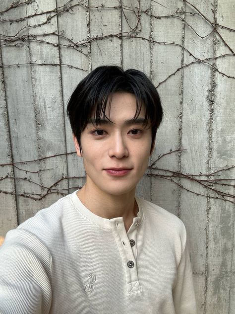 NCT 127 DAILY UPDATE, [Dec 27, 2023 at 1:54 AM] [271223] 🍑💭 today’s selcaa kamu nikmatin akhir tahun yang bagus kan? 。`NCT127´  。 //t.me/nct127dailyupdatee —🍑 Kpop Men, Cute Asian Guys, Valentines For Boys, My Man, Jaehyun Nct, Kpop Guys, Boyfriend Pictures, K Idols, Boyfriend Material