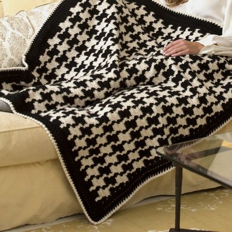 Houndstooth Throw - Free Pattern Houndstooth Decor, Houndstooth Blanket, Mosaic Crochet, Crochet For Beginners Blanket, Afghan Patterns, White Blanket, Crochet Throw, Houndstooth Pattern, Afghan Crochet Patterns