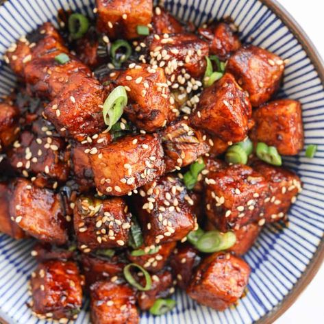 Crispy Soy Garlic Tofu Soy Garlic Tofu, Chinese Tofu Recipes, Firm Tofu Recipes, Tofu Dinner Recipes, Garlic Tofu, Tofu Recipes Healthy, Soy Tofu, Vegetarian Stir Fry, Mapo Tofu