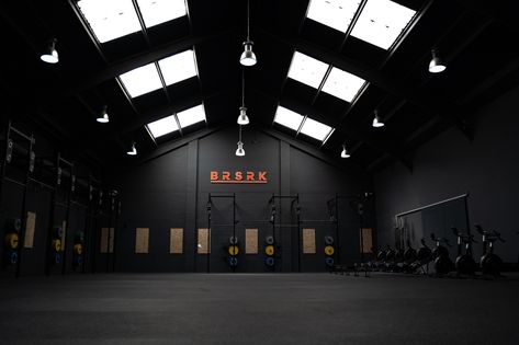 Berserk = Out of control with excitement @crossfitberserk is an 11,900-square-foot facility kitted out with everything from Goliath wall-mounted rigs, seamless floors, branded wall ball targets and more! This is a stand-out facility that anyone would be lucky to have as their CrossFit gym! 🔥 #BuiltBetter #BLKBOX #crossfit Crossfit Gym Design, Gym Lobby, Crossfit Studio, Barn Gym, Gym Layout, Gym Branding, Fitness Center Design, Gym Design Interior, Crossfit Box