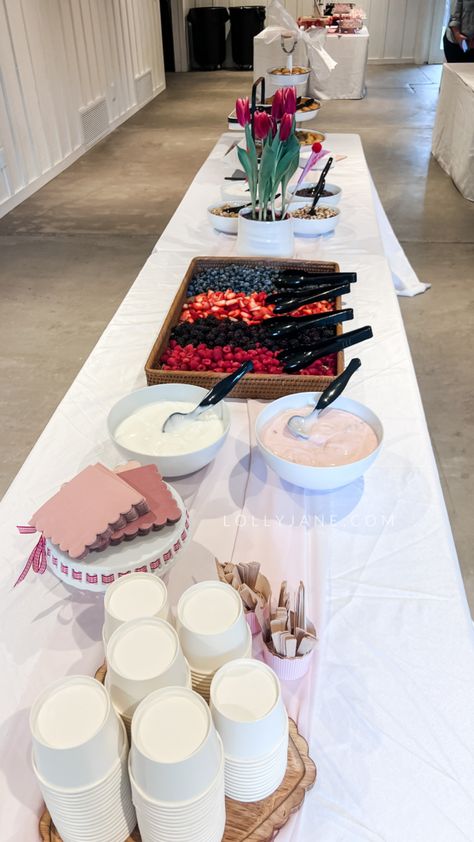 Yogurt Bar Bridal Shower Easy Diy Brunch Ideas, Brunch Yogurt Bar, Bridal Shower Yogurt Parfait Bar, Fruit Parfait Bar, Diy Yogurt Parfait, Fruit Bar Ideas Parties, Yogurt Bar Ideas, Yogurt Parfait Bar, Parfait Bar