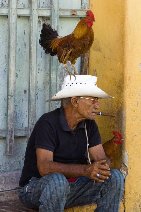 It's easy to make all types of friends in Cuba! #cubans #cubanculture Jamie Johnson, Photographie Portrait Inspiration, Human Reference, Havana Cuba, Human Poses Reference, Human Poses, Human Race, Body Reference, A Chicken