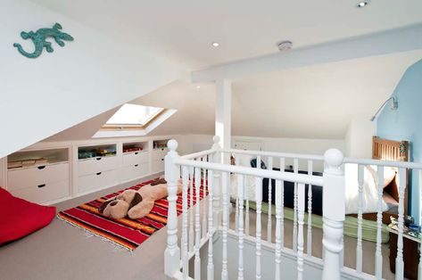 A loft conversion in a house with a hipped roof Hipped Roof Loft Conversion, Hip Roof Attic Conversion, Renovating Bungalow, Bedroom Loft Conversion, Bedroom Sloped Ceiling, Extension Roof, Loft Conversion Bedroom, Loft Extension, Hipped Roof