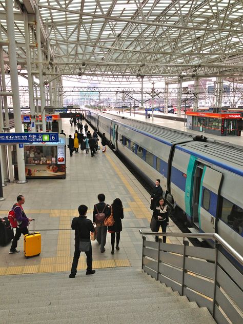 KTX: South Korea's extremely fast and efficient bullet train (photo taken at Seoul Station) Modern Train Station, Seoul Station, Train Photo, Hawaiian Travel, Independence Hall, Korean Peninsula, Bullet Train, Living Abroad, Metro Station