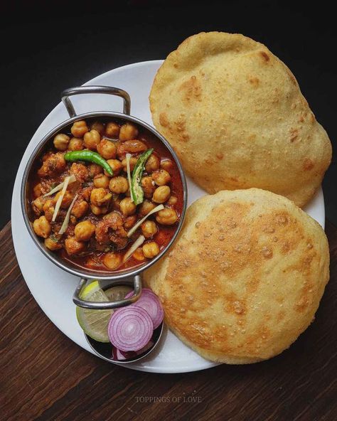 Chole Bhature Photography, Food Images Indian, Traditional Food Photography, Tiffin Menu, Chole Bhature Recipe, Bhature Recipe, Chole Bhature, Plating Ideas, Photography Composition