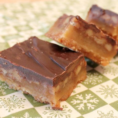 Turtle Squares, Caramel Pecans, Turtle Bars, American Thanksgiving, Cottage Food, Dessert Squares, Christmas Yummies, Bakery Items, Thanksgiving Week