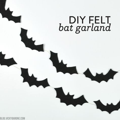 Black Felt Crafts, Diy Halloween Bat Decorations, Diy Bat Garland, Bat Garland Diy, Felt Bats Diy, Bat Garland, Paper Bat Garland Diy, Halloween Felt Garland, Cricut Bats Wall