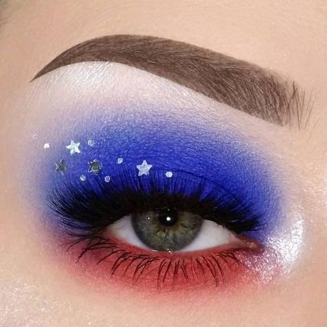 Stars Eye Makeup, Patriotic Makeup Eye, 4th Of July Makeup Looks, Patriotic Makeup, July Makeup, Stunning Makeup Looks, 4th Of July Makeup, Yellow Eye Makeup, Dramatic Eye Makeup