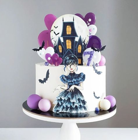 Addams Family Theme Party, Princess Party Cake, Halloween Birthday Cakes, Frozen Birthday Cake, Girls Birthday Party Themes, Special Cake, Frozen Birthday, Birthday Party Cake, Birthday Cake Kids