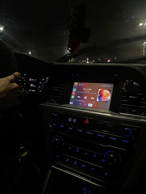 Car Interior At Night, Car Radio Aesthetic Night, Car Radio Aesthetic, Carplay Aesthetic, Night Car Aesthetic, Aesthetic Rain, Car Night, Singing In The Car, Day And Nite