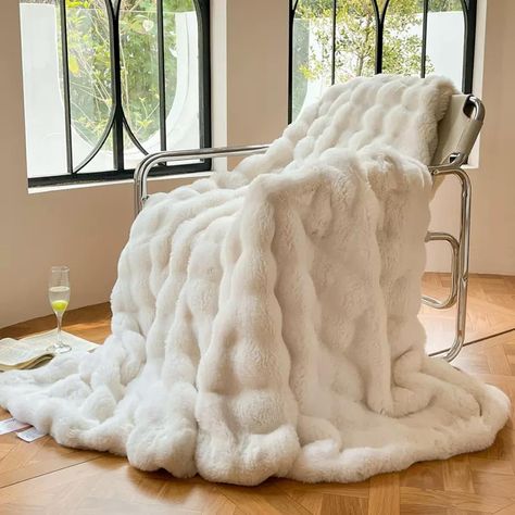 DREAMLANDING Faux Rabbit Fur Luxury Plush Sherpa Throw Blanket Reversible Fuzzy Warm Cozy Fluffy Fur Blanket for Bed Sofa Couch Home Decor(Cream,150 * 200cm) Bubble Blanket, Blankets For Winter, Faux Fur Throw Blanket, Closet Decor, Plush Sofa, Faux Fur Blanket, Fur Throw Blanket, Couch Throws, Fur Blanket