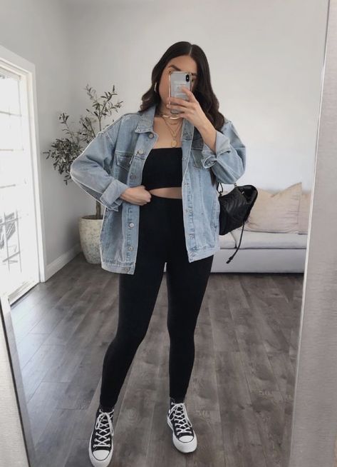 Casual Leggings Outfit, Oversized Denim Jacket Outfit, Winter Mode Outfits, Converse Outfits, Leggings Outfit Casual, Look Legging, Jacket Outfit Women, Jean Jacket Outfits, Mode Zara