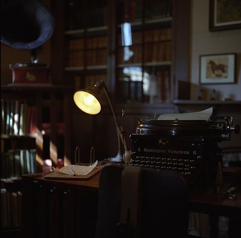 1920s Aesthetic, Damien Chazelle, Detective Aesthetic, Chaotic Academia, After Life, Dark Academia Aesthetic, The Secret History, Academia Aesthetic, Peaky Blinders