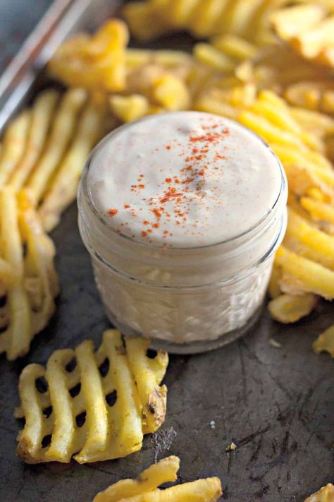 Creamy Fry Sauce Recipe | This Creamy Fry Sauce Recipe is a perfect accompaniment to your favorite fries. So easy to whip up in minutes, you'll be making this yummy sauce to top burgers, rice, hash browns, and more! #FrySauce #Sauce #DippingSauce #FrenchFries #Fries #WaffleFries #YumYumSauce #MomNeedsChocolate Fry Sauce Recipe, Homemade White Cakes, Creamy Dipping Sauce, Sweet Fries, Yum Yum Sauce, Waffle Fries, Mom Needs, Brown Sauce, Fry Sauce