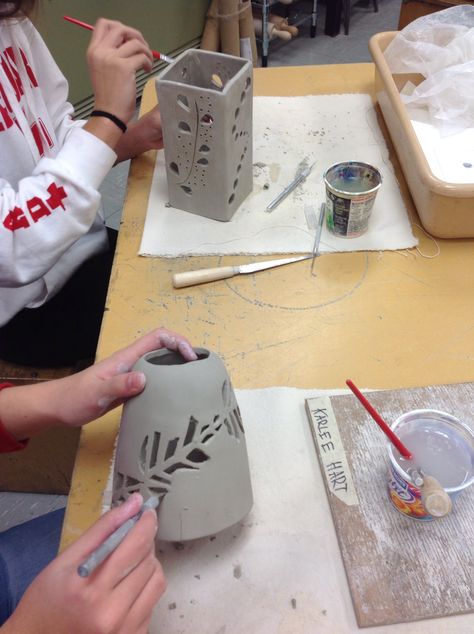 Working on lanterns Middle School Ceramics Lessons, Ceramics High School, Ceramic Art Projects High School, Middle School Ceramics Projects, High School Ceramics Projects, High School Ceramics, Clay Projects For Kids, Elementary Art Classroom, 3d Art Projects