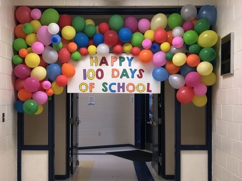 100 Days Of School Backdrop, School Backdrop, 100 Días De Clases, 100 Day Celebration, Kindergarten Ideas, Pre Kindergarten, 100 Days Of School, 100th Day, 100 Days