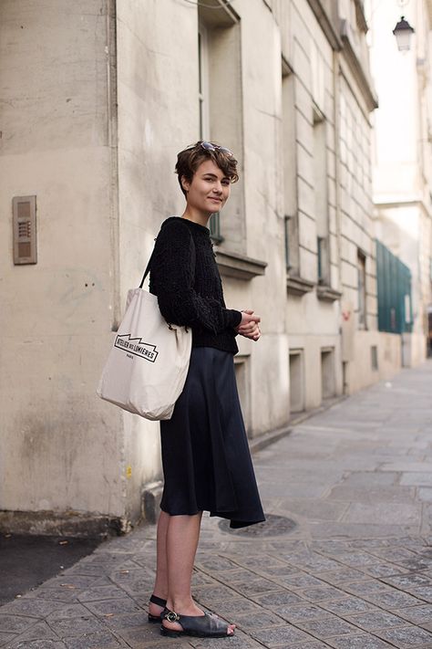 On the Street…Understated, Paris Scott Schuman, Black Knitwear, The Sartorialist, Street Style Blog, Street Style Trends, Street Style Paris, Great Hair, Style Outfits, Clue