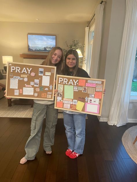 Bible Study With Best Friend, Womens Bible Study Aesthetic, Bible Verse Board Diy, Bible Study Hosting Ideas, Christian Youth Group Ideas Activities, Christian Girls Night Ideas, Christian Hangout Ideas, Fca Activities, Bible Study Group Ideas Activities