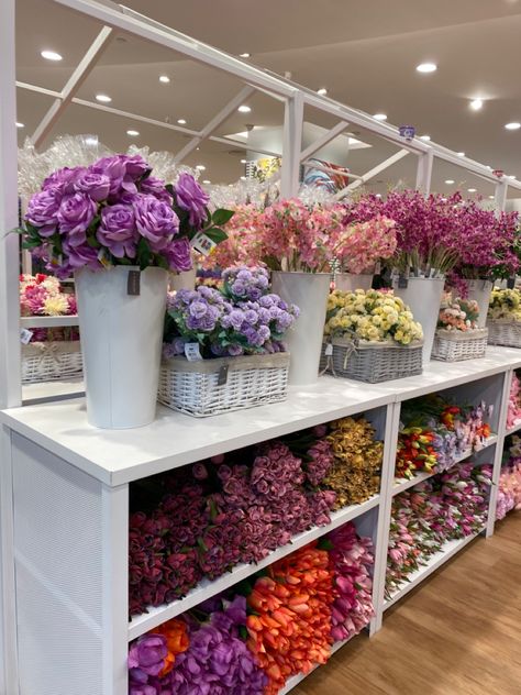 Artificial Flower Display Retail, Artificial Flower Storage, Im Boring, Flower Shop Display, Flower Storage, Flower Shop Interiors, Craft Office, Background Paint, Shop Displays