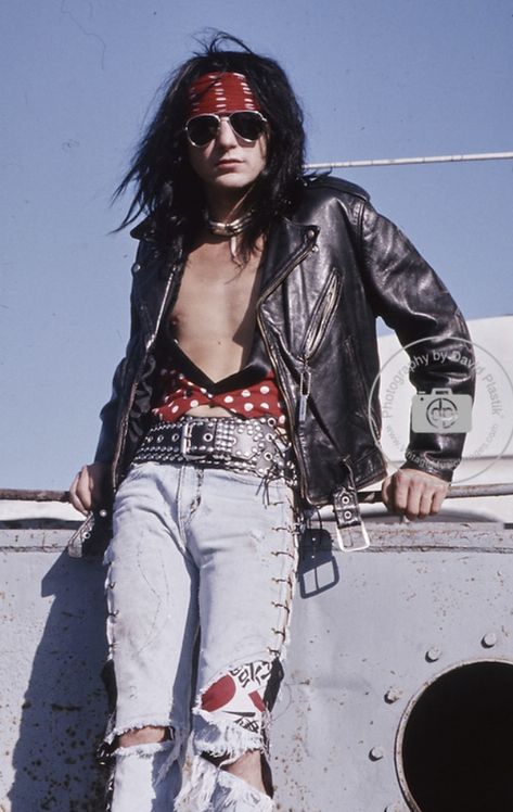 Mens 80s Hair, Glam Rock Outfit Men, Rock Outfits Men, Rockstar Outfit Men, 80s Rock Outfit, Rockstar Aesthetic Outfits, Glam Rock Outfits, 80s Rock Fashion, 80s Glam Rock