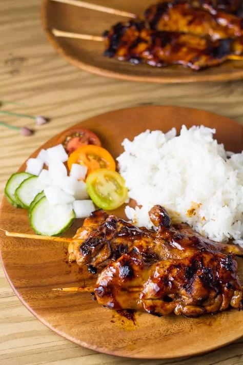 Filipino Chicken Barbecue Recipe- Salu Salo Recipes Filipino Chicken Barbecue Recipe, Filipino Barbecue, Kawaling Pinoy, Chicken Barbecue, Barbecue Recipe, Barbecue Chicken Recipe, Chicken Tortillas Soups Recipe, Baked Bbq Chicken, Side Dishes For Chicken