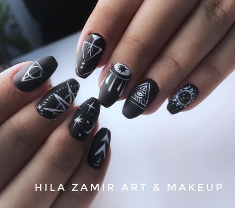 24 Likes, 3 Comments - hila zamir (@hila_zamir_artmakeup) on Instagram: “👩🏻‍🎨 work of Art” Nail Designs Dark Academia, Nail Designs Dark, Witchy Nails, Dark Nails, Beauty Makeup Tips, Matte Nails, Nails Nailart, Dark Academia, Long Nails