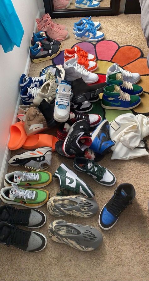 Baddie Shoe Collection, Sneaker Collection Aesthetic, Sneakerhead Room, Sneaker Closet, Replica Sneakers, Pretty Shoes Sneakers, Jordan Shoes Retro, All Nike Shoes, Shoes Outfit Fashion