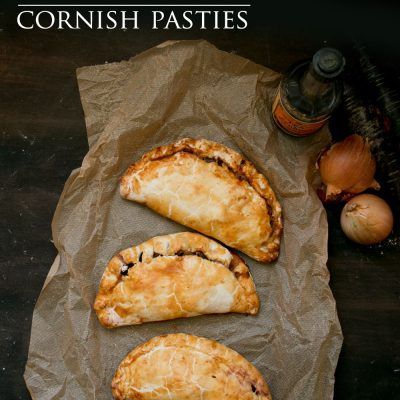 Cornish Pasties | Harry Potter | In Literature Cornish Pasties, Geek Food, Harry Potter Food, Anniversaire Harry Potter, Snacks Für Party, Harry Potter Party, Main Meals, Tray Bakes, Onions