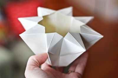 Make an origami star lantern Origami Candle Holder, Origami Candle, Origami Lantern, Star Lantern, Origami Star, Origami Decoration, Origami Bookmark, Origami Envelope, Lights Ideas