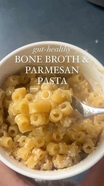 Alina | Clean Eats for Kids on Instagram: "Bone Broth & Parmesan Pasta // A rainy day calls for an easy, comforting meal you can make in just minutes. Using bone broth and high quality extra virgin olive oil, it’s good for the gut & soul. 😊 #recipe 2 cups chicken bone broth (@kettleandfire) 1 cup small pasta shapes - ditalini/pastina/orzo 1 tbsp extra virgin olive oil 2 tbsp grated Parmigiano cheese Salt & black pepper, to taste Fresh basil or parsley In a pot, bring the bone broth stock Cooking With Bone Broth, Uses For Bone Broth, Recipes With Chicken Bone Broth, Recipes Using Bone Broth Meals, What To Make With Bone Broth, Bone Broth Noodles, Bone Broth Meals, Soft Food Meals After Dental Surgery, Bone Broth Pasta Sauce