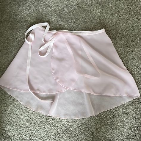 Ballet Core Clothes, Ballet Supplies, Ballet Practice Outfit, Ballet Aesthetic Outfit, Odette Ballet, Ballet Class Outfit, Pink Ballet Skirt, Ballet Fits, Ballerina Fashion