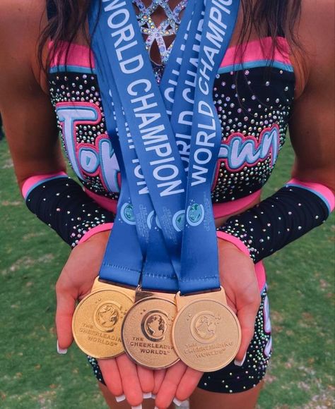 Cheer Asthetic, Preppy Cheer, Pictures Ideas Instagram, Cheerleading Worlds, Step Team, Medal Collection, Cheer Aesthetic, Cheer Tryouts, Allstar Cheer