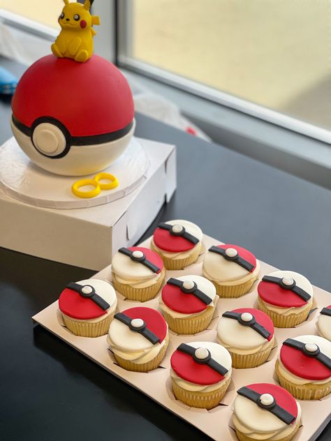 Pokemon Cake And Cupcakes, Pokémon Birthday Cupcakes, Pokemon Cupcakes Ideas, Pokemon Cupcake Ideas, Pokemon Cupcake Cake, Pokemon Theme Cake, Pokémon Cupcakes, Pokemon Cake Ideas, Cupcakes Pokemon