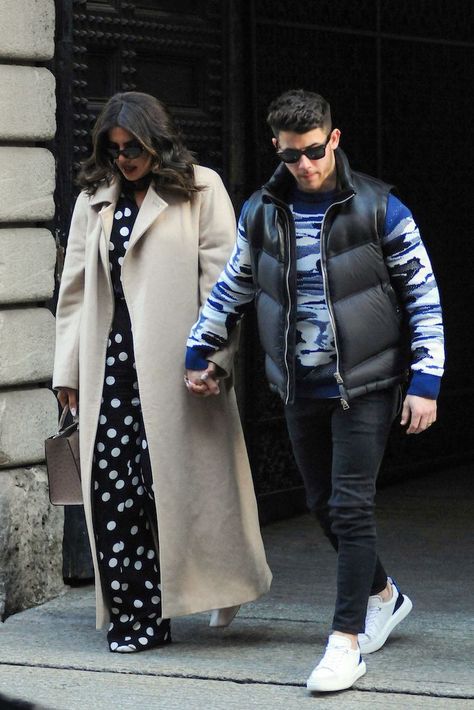 Nick Jonas wearing jeans, a vest and Alexander McQueen oversize sole sneakers in Milan with wife Priyanka Chopra Jonas. #priyankachopra #nickjonas #alexandermcqueen #celebritystyle #streetstyle Alexander Mcqueen Sneakers Outfit Men, Alexander Mcqueen Sneakers Outfit, Alexander Mcqueen Outfit, Day In Milan, Alexander Mcqueen Oversized Sneaker, Sneakers Outfit Men, Celebrity Shoes, Alexander Mcqueen Sneakers, Mcqueen Sneakers