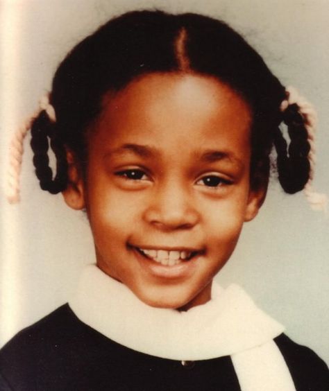 Can You Recognize All Of The Celebrities In These Childhood Photos Whitney Houston Young, Celebrity Baby Pictures, Whitney Houston Pictures, Pictures Black And White, Celebrity Yearbook Photos, Famous Moms, Celebrity Baby, Black Hollywood, Black Celebrities