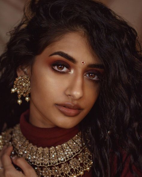 maroon smokey eye indian makeup look 𝖍 𝖆 𝖒 𝖊 𝖑 ✽ 𝖕 𝖆 𝖙 𝖊 𝖑 (@hamelpatel_) • Instagram photos and videos Smokey Eye Indian, Maroon Smokey Eye, Indian Makeup Look, Indian Skin Makeup, Maroon Makeup, Indian Makeup Looks, Dusky Skin, Indian Eyes, Indian Bride Makeup