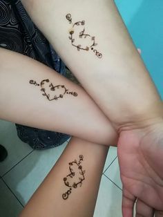 Beauty and Makeup: #beauty, #makeup, #skincare, #haircare Henna Designs Matching, Yurt Party, Matching Henna Designs, Matching Henna Tattoos, Matching Henna, Arm Doodles, Heart Henna, Tato Design, Easy Ribs