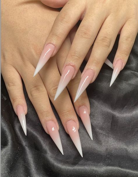 Stilleto Nails Designs, Punk Nails, Claw Nails, Swarovski Nails, Colored Acrylic Nails, Girly Acrylic Nails, Simple Acrylic Nails, Glamorous Nails, Long Acrylic Nails Coffin