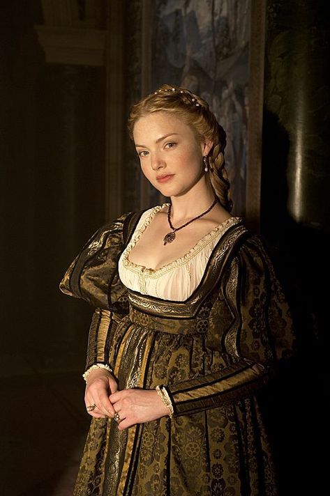 The Borgias: Lucrezia – Ladies From Other Centuries Borgias Costumes, Holliday Grainger, Lucrezia Borgia, The Borgias, Belle Silhouette, Medieval Costume, Costume Drama, Medieval Dress, Old Fashion